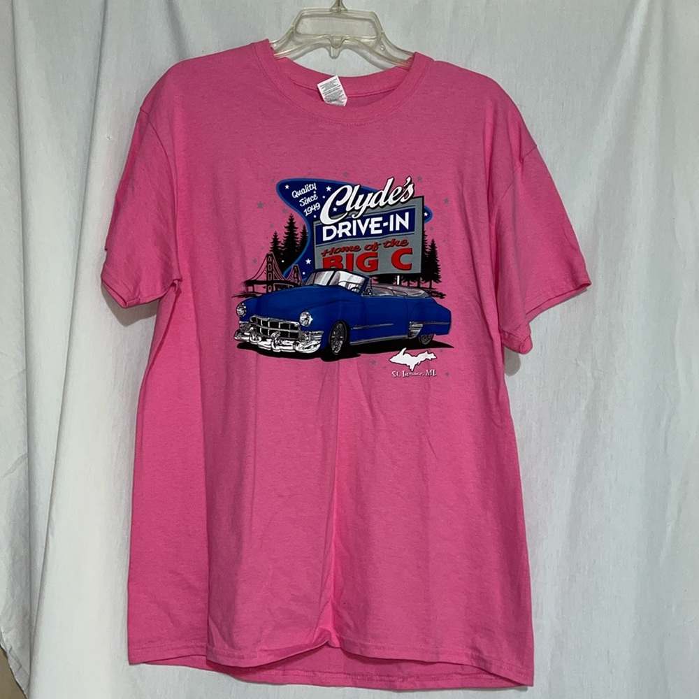 Women’s gildan graphic t-shirt Clyde’s drive-in St Ignace Mi size Large